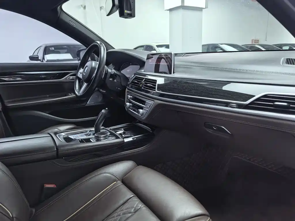 BMW 7 Series 2021 — фото 17