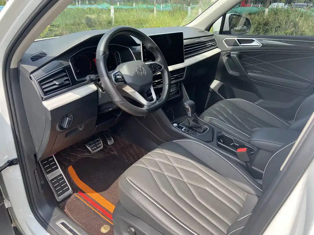 Volkswagen Tiguan L 2023 — фото 8