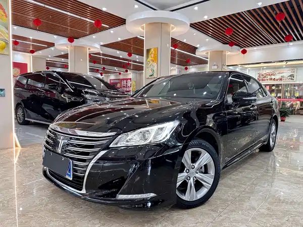 Toyota Crown 2015
