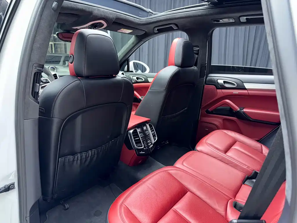 Porsche Cayenne 2016 — фото 12