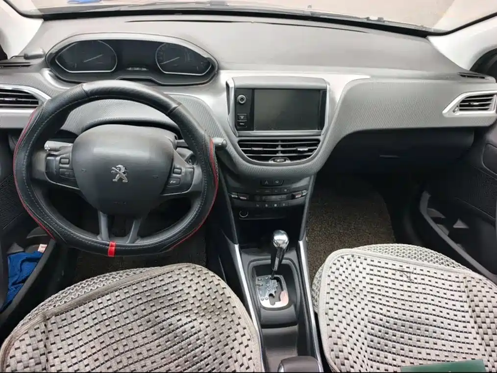 Peugeot 2008 2016 — фото 15