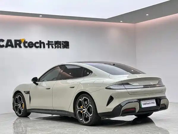 Xiaomi SU7 2024