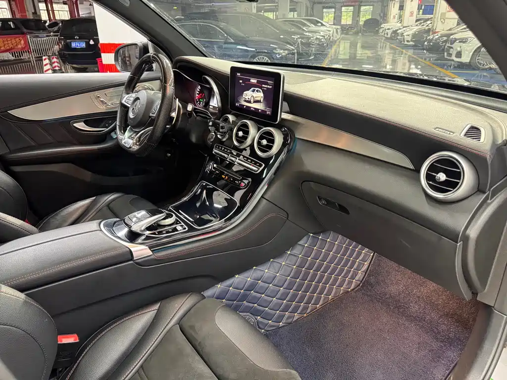 Mercedes-Benz GLC AMG 2017 — фото 13