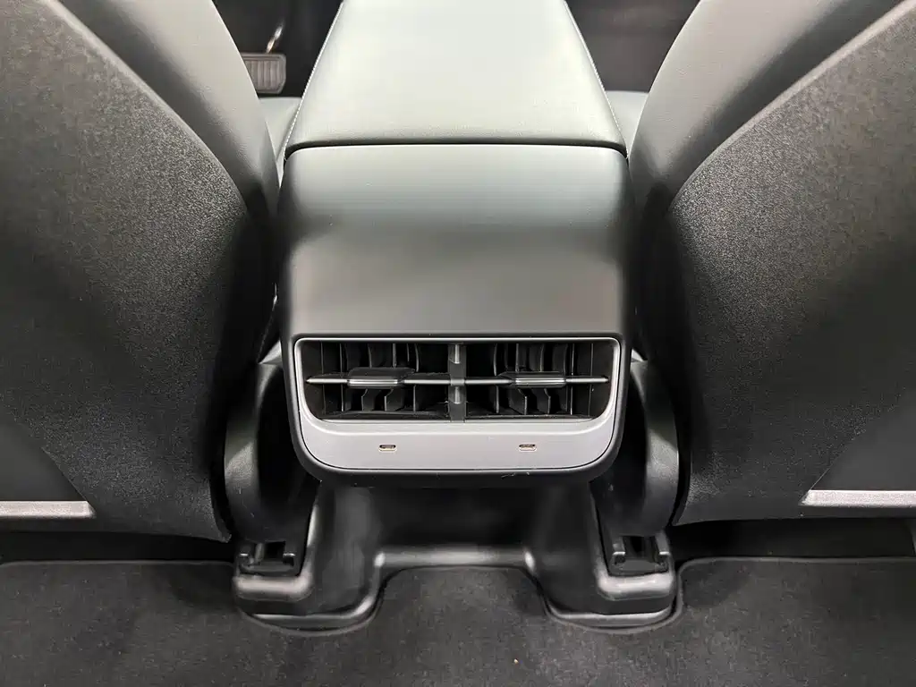 Tesla Model Y 2023 — фото 19
