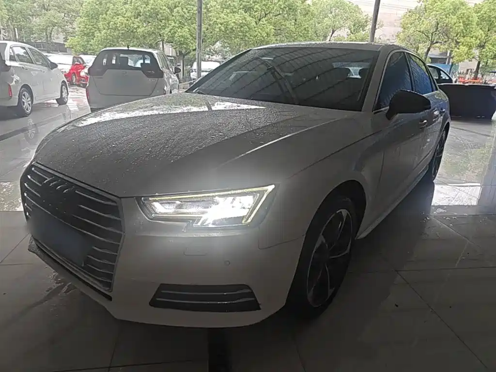 Audi A4L 2018 — фото 2