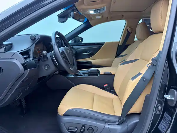 Lexus ES 2021