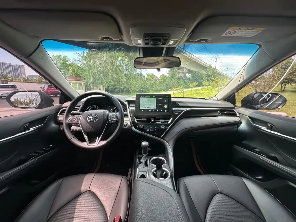 Toyota Camry 2023 — фото 12
