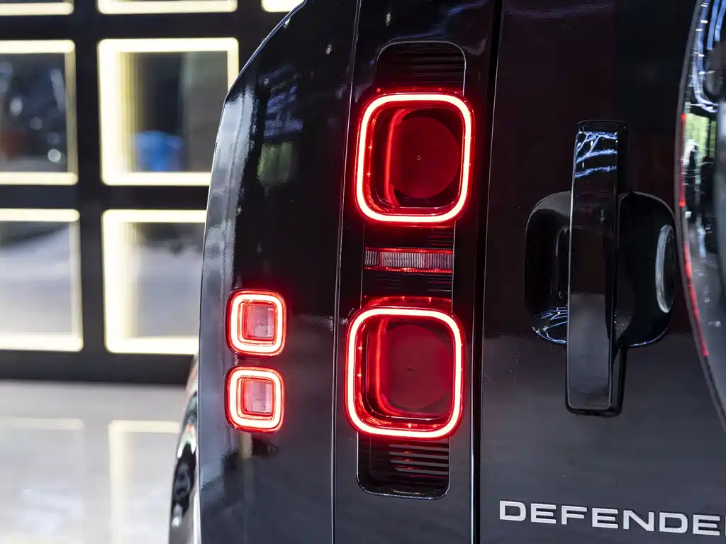 Land Rover Defender 2025 — фото 13