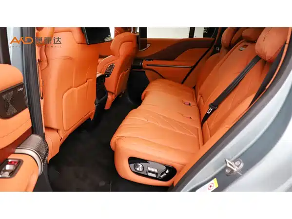 Yangwang U8 2024