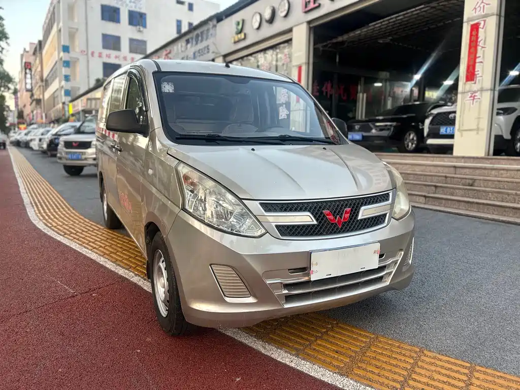 Wuling Rongguang V 2018