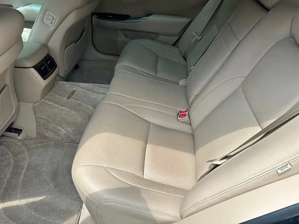 Toyota Crown 2015 — фото 9