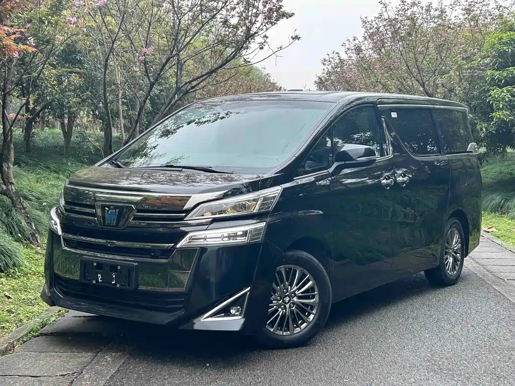 Toyota Vellfire 2023 — фото 1