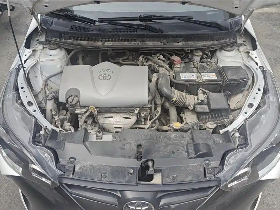 Toyota Yaris L 2017 — фото 10