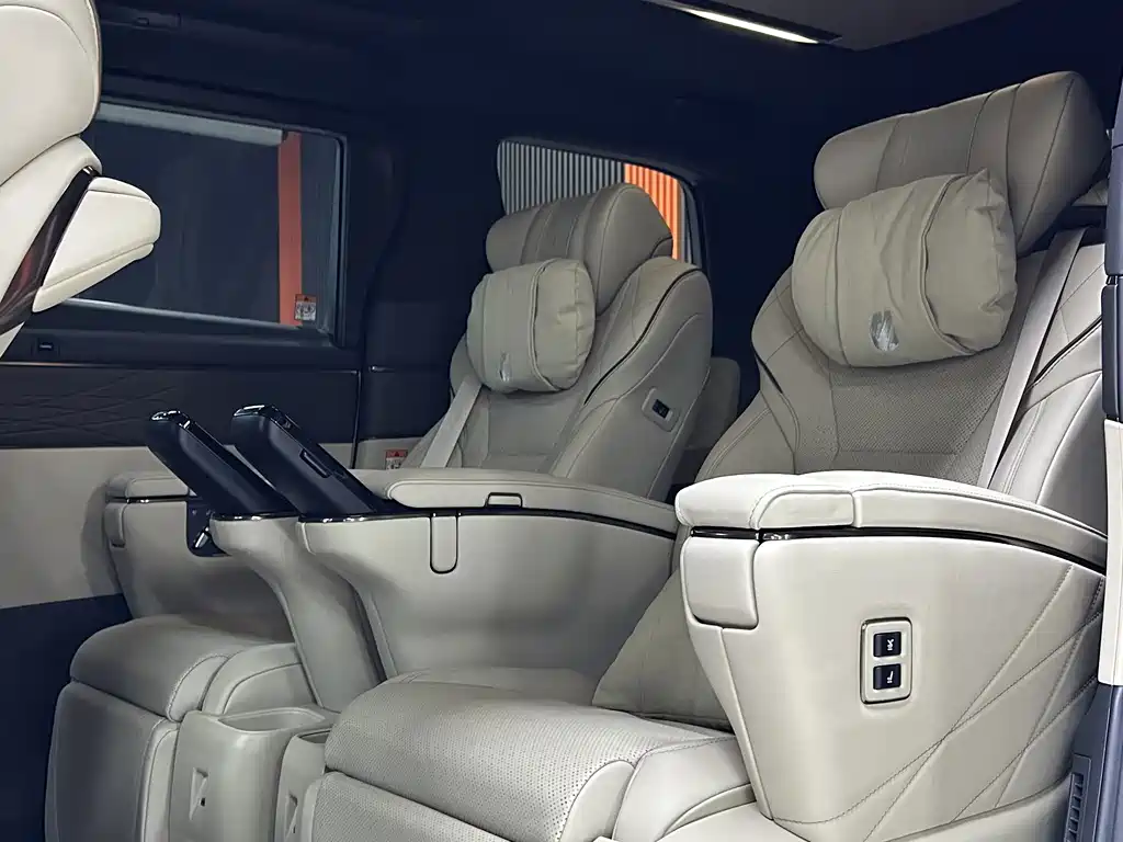 Toyota Alphard 2024 — фото 15