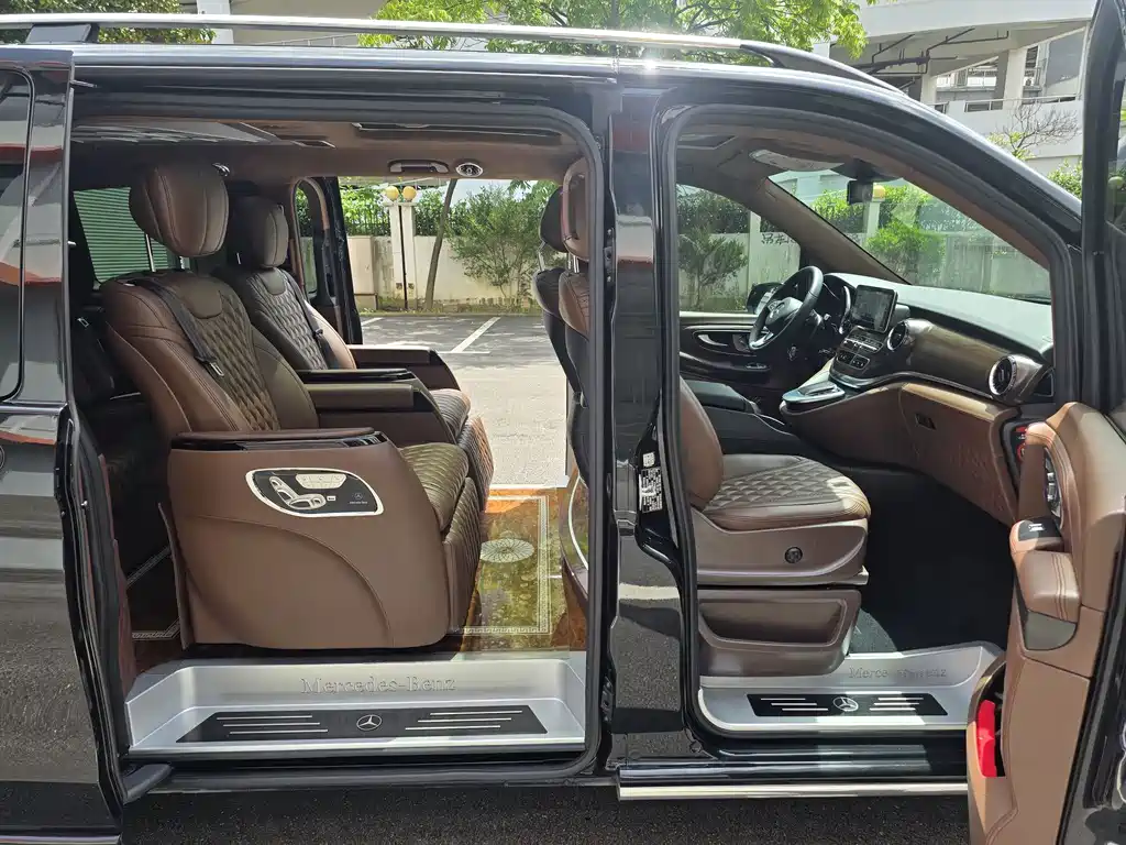 Mercedes-Benz V-Class 2021 — фото 10