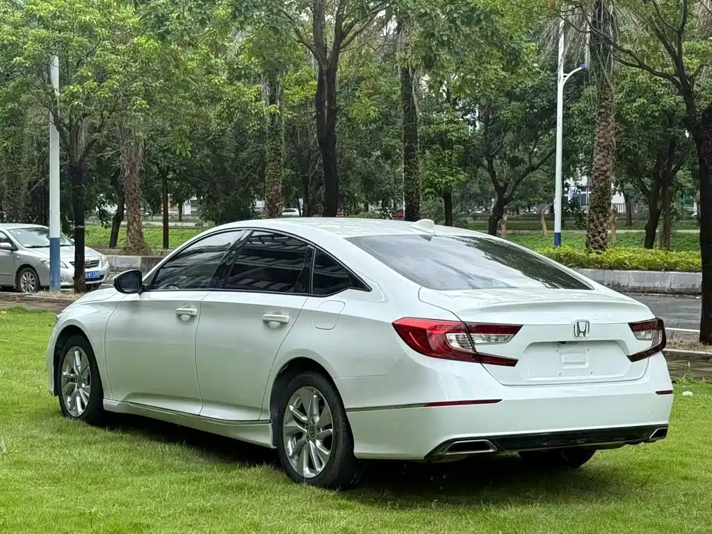 Honda Accord 2018 — фото 8
