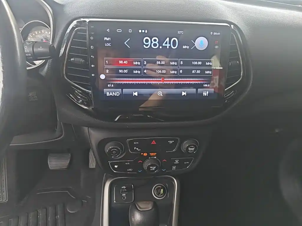 Jeep Compass 2017 — фото 13