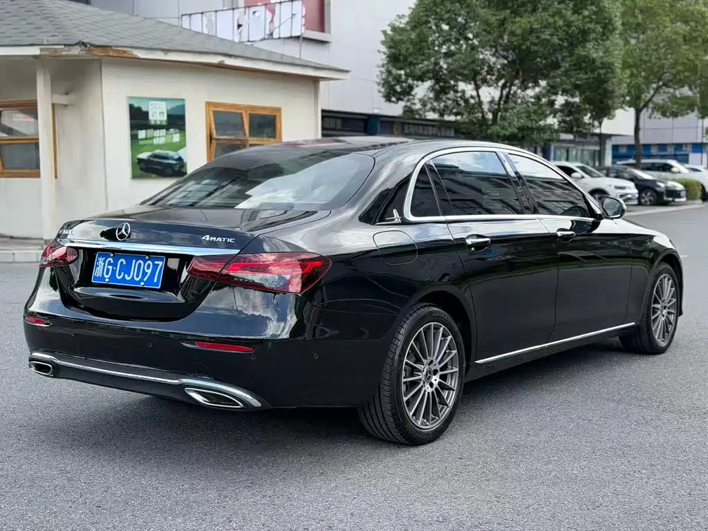 Mercedes-Benz E-Class 2022 — фото 15