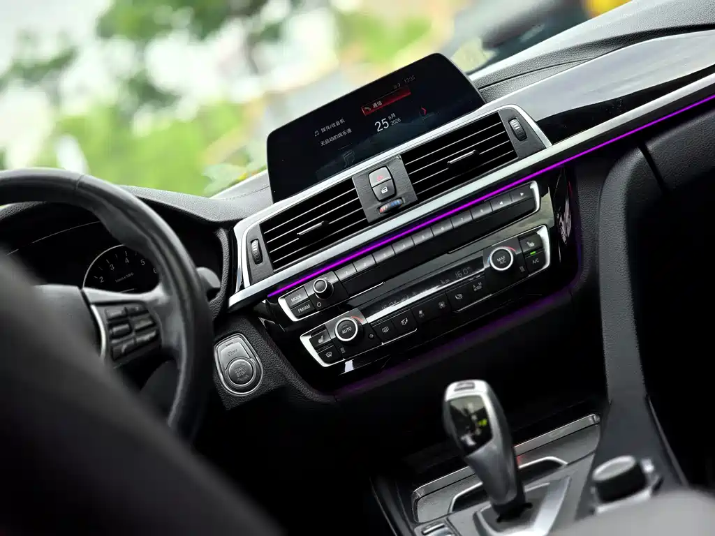 BMW 3 Series 2018 — фото 14