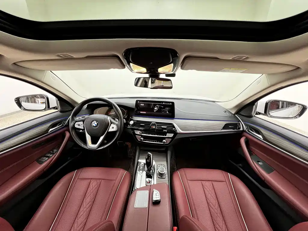 BMW 5 Series 2022 — фото 12
