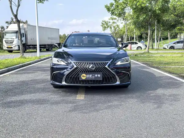 Lexus ES 2020