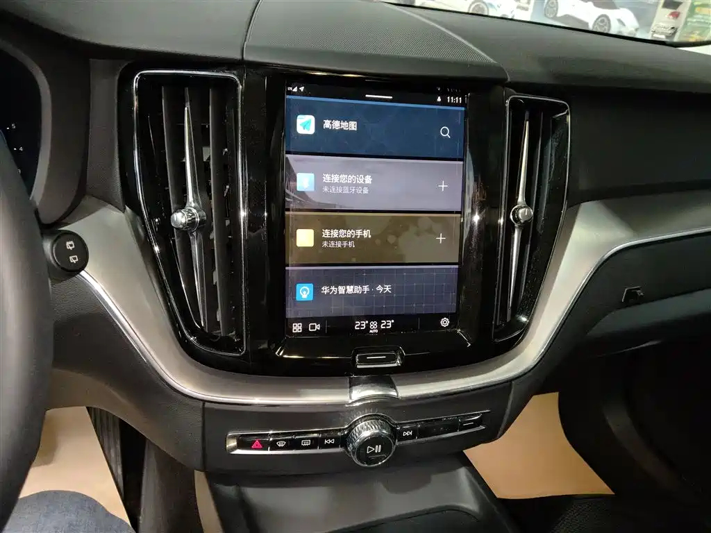 Volvo XC60 2022 — фото 10