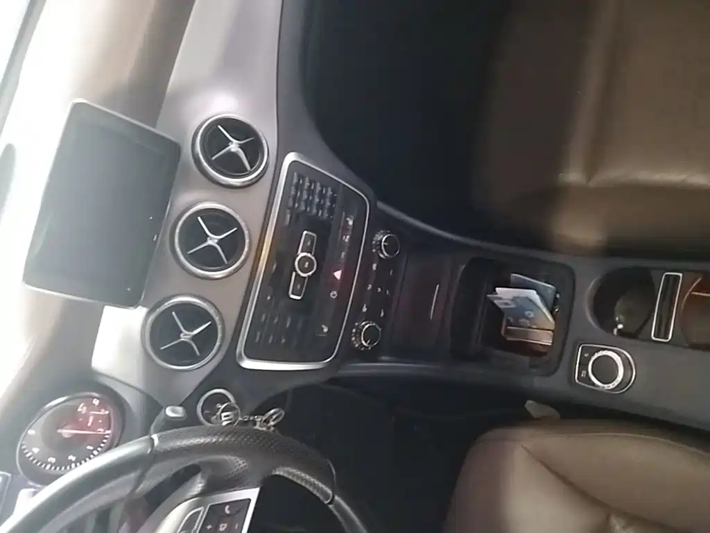 Mercedes-Benz CLA 2015 — фото 13