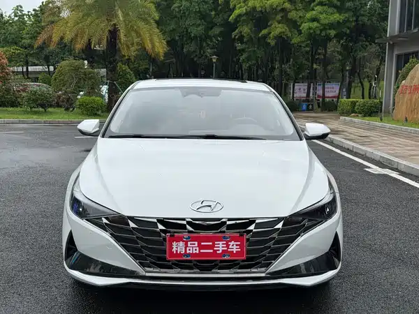Hyundai Elantra 2022