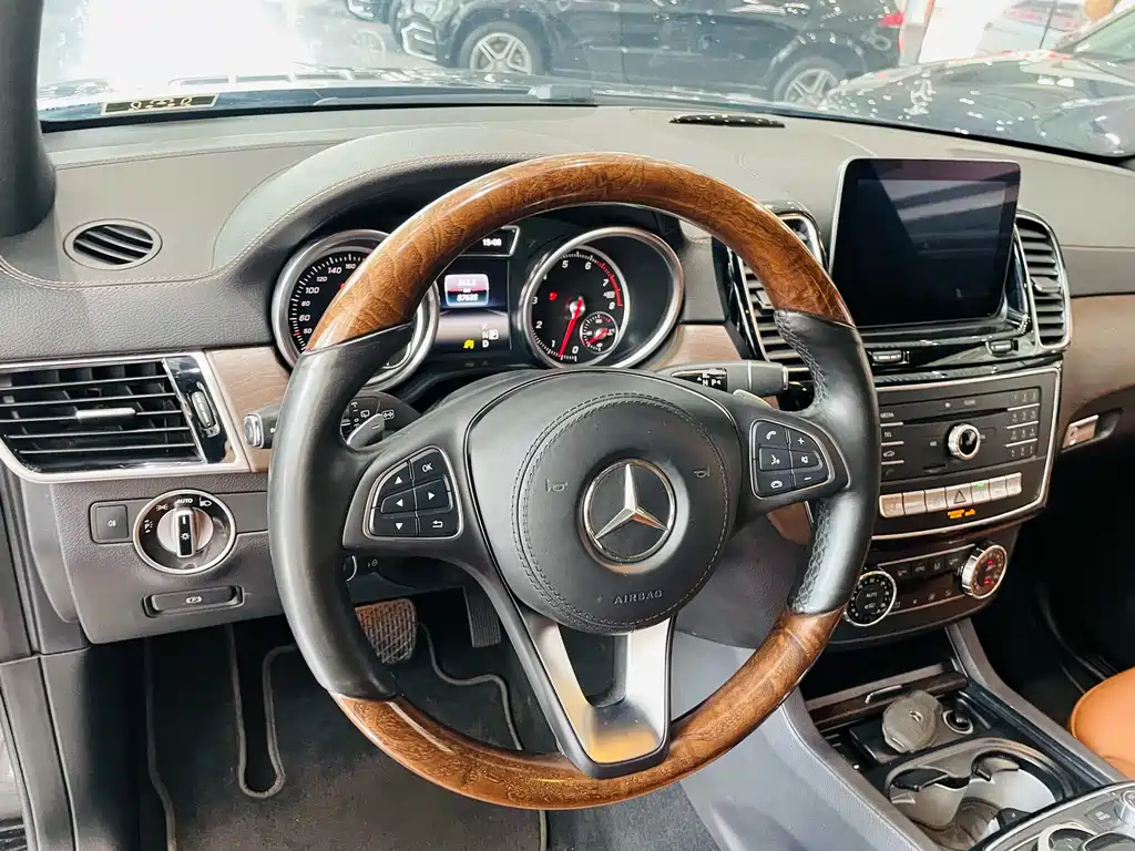 Mercedes-Benz GLS 2016 — фото 12