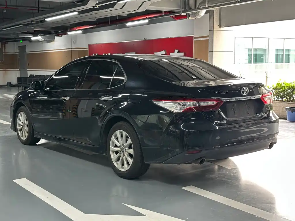 Toyota Camry 2019 — фото 7