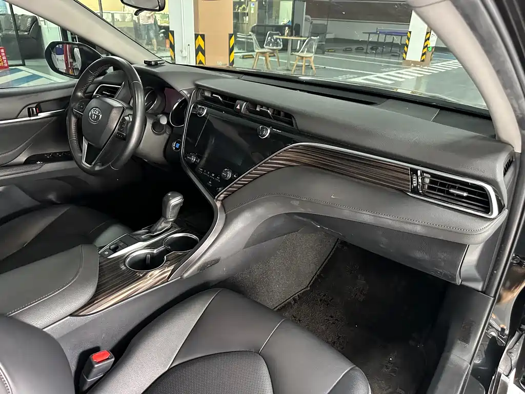 Toyota Camry 2019 — фото 13