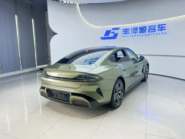 Xiaomi SU7 2025