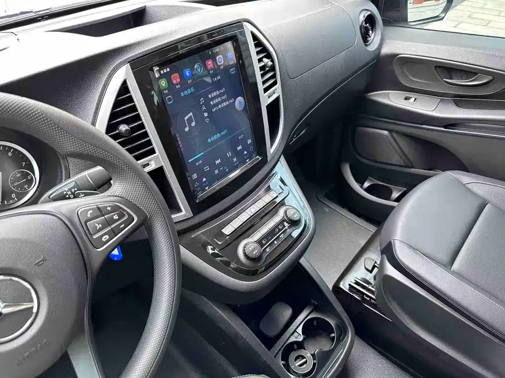 Mercedes-Benz Vito 2023 — фото 11