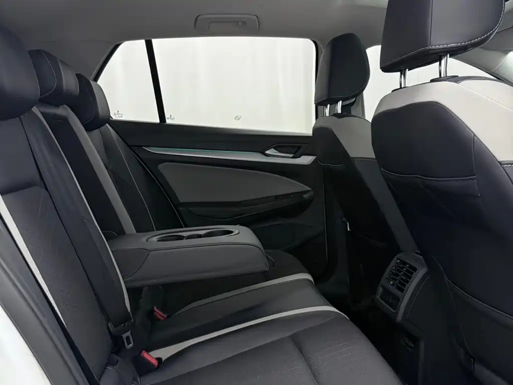 Volkswagen Golf 2022 — фото 11