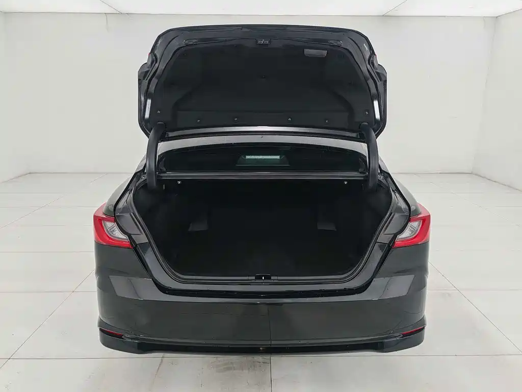 Toyota Camry 2025 — фото 18