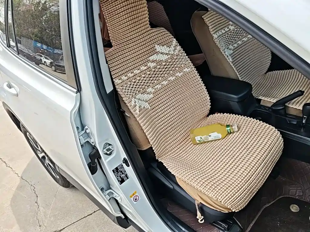 Toyota RAV4 2018 — фото 25