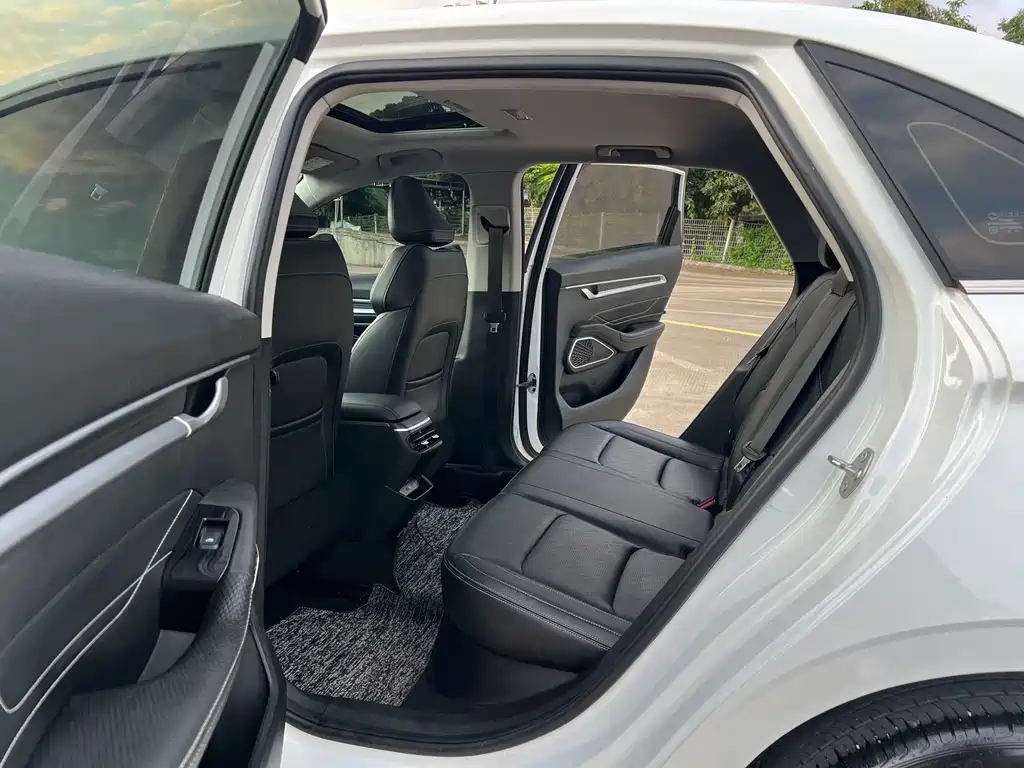 Geely Emgrand 2022