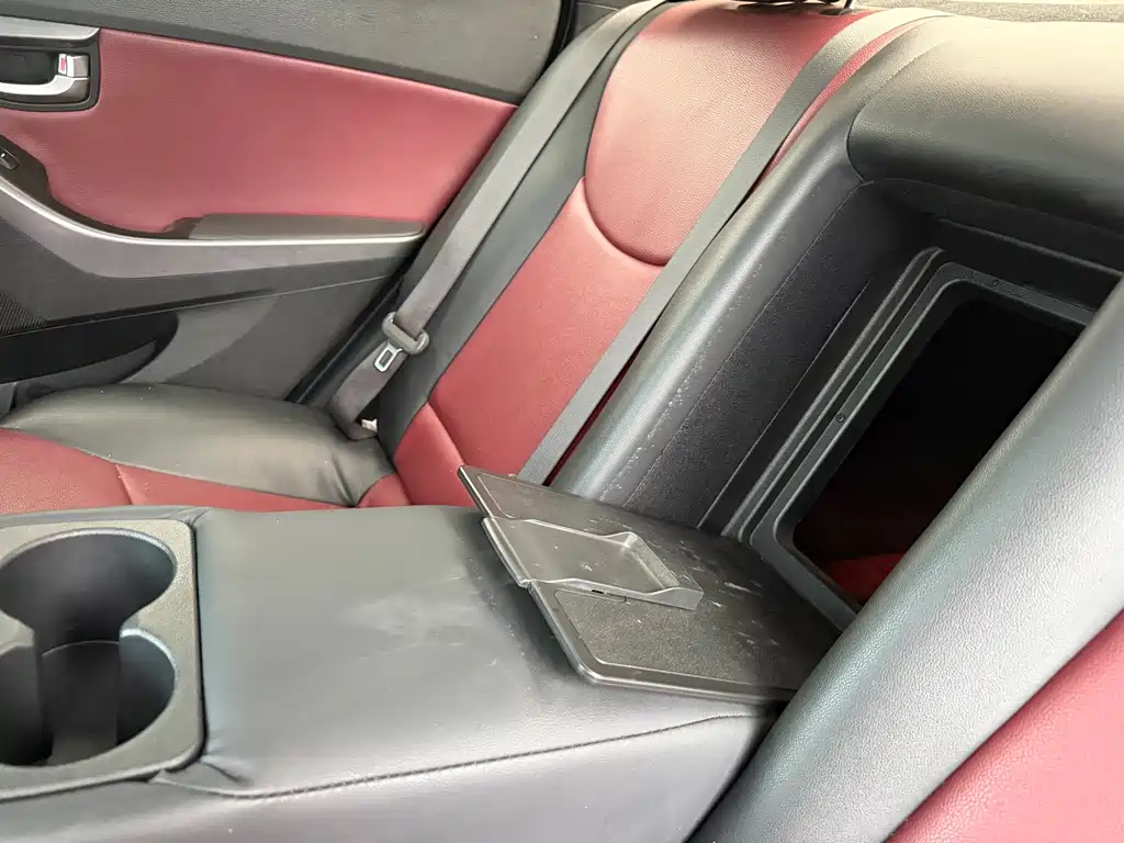 Hyundai Elantra Langdong 2016 — фото 11