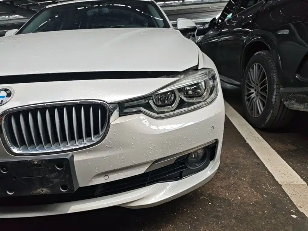 BMW 3 Series 2018 — фото 16