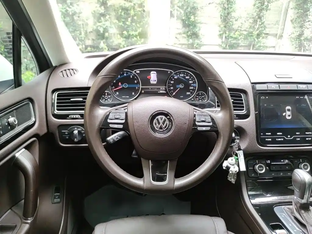 Volkswagen Touareg 2017 — фото 11