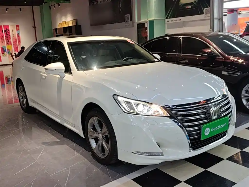 Toyota Crown 2016 — фото 4