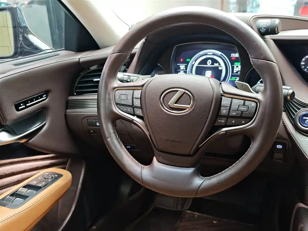 Lexus LS 2020 — фото 14