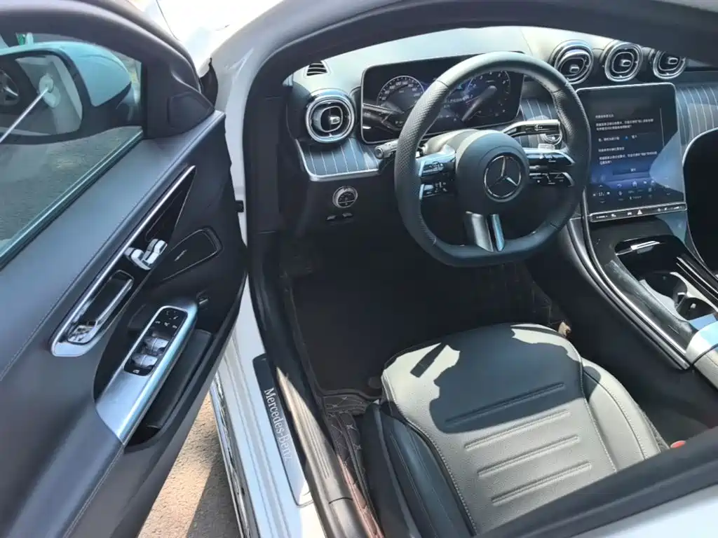 Mercedes-Benz C-Class 2025 — фото 12