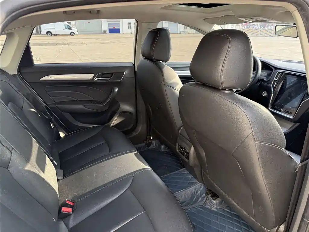 Roewe i6 New Energy 2018 — фото 15