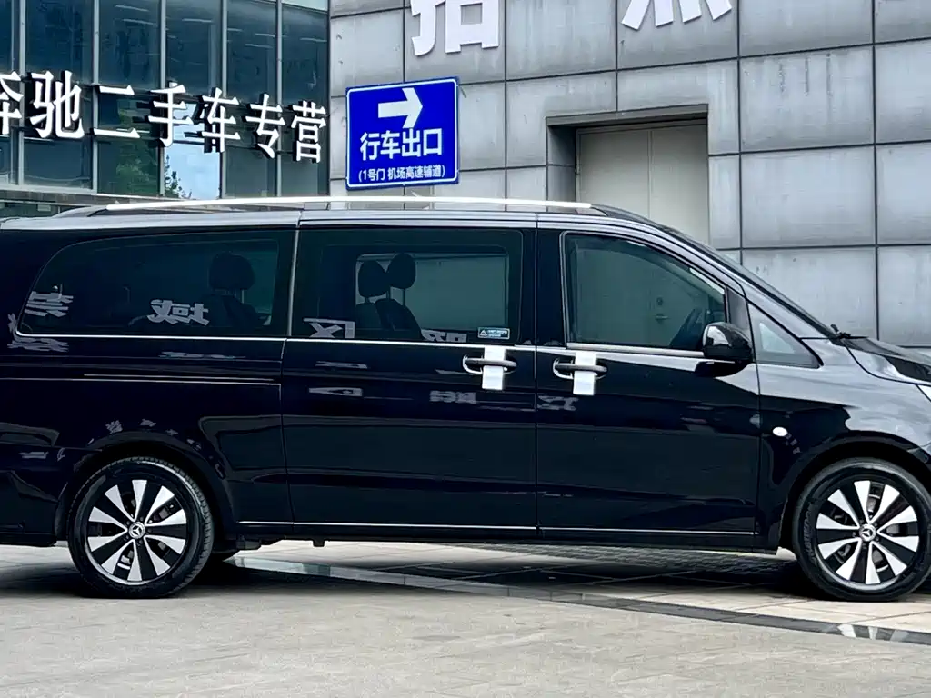 Mercedes-Benz Vito 2024 — фото 4