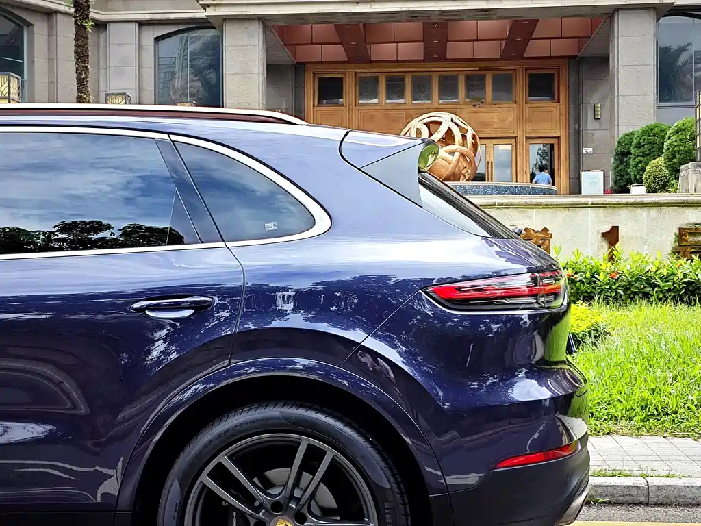 Porsche Cayenne 2019 — фото 20
