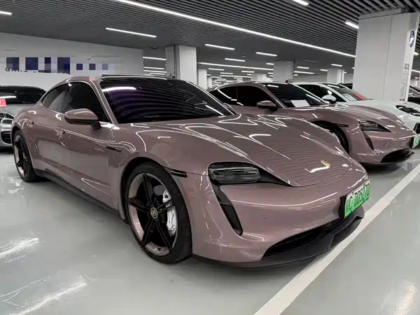 Porsche Taycan 2022