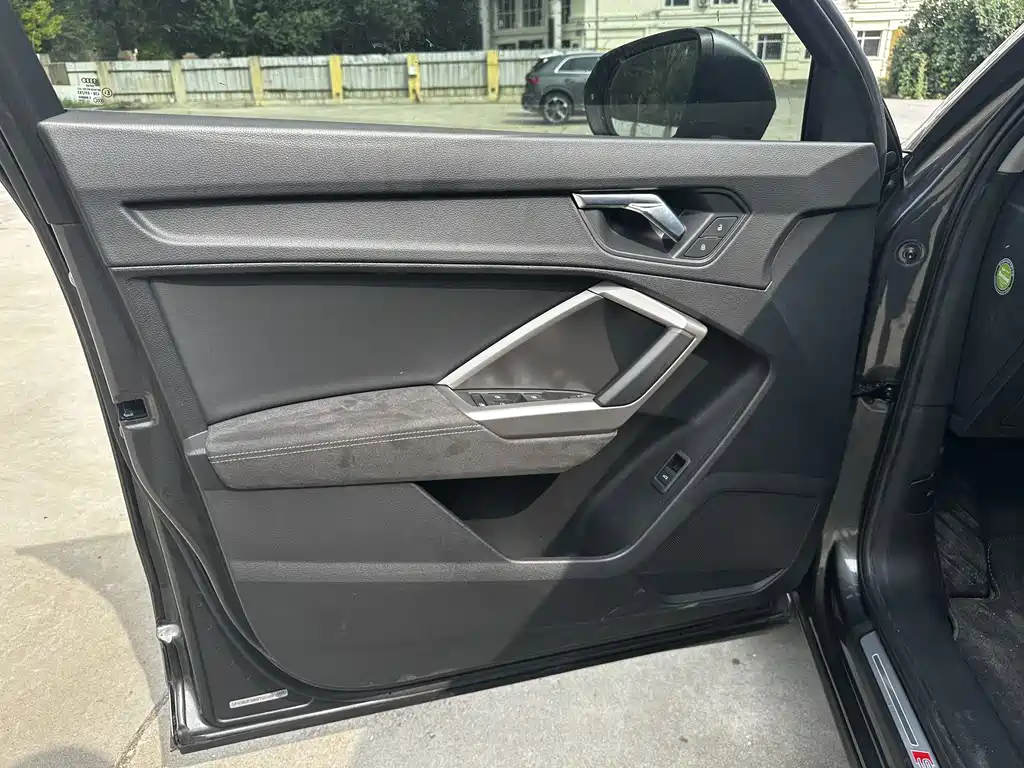 Audi Q3 2022 — фото 11