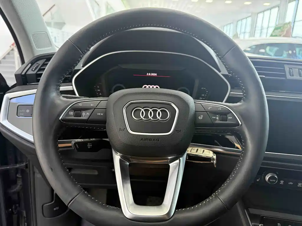 Audi Q3 2023 — фото 10