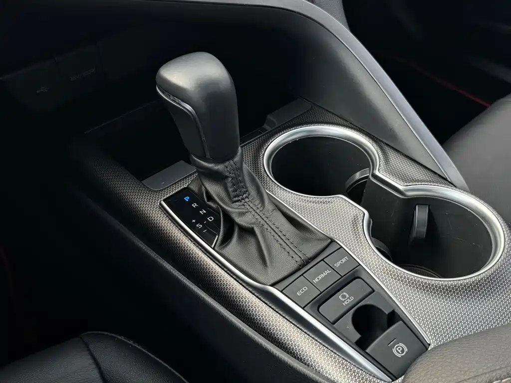 Toyota Camry 2021 — фото 19